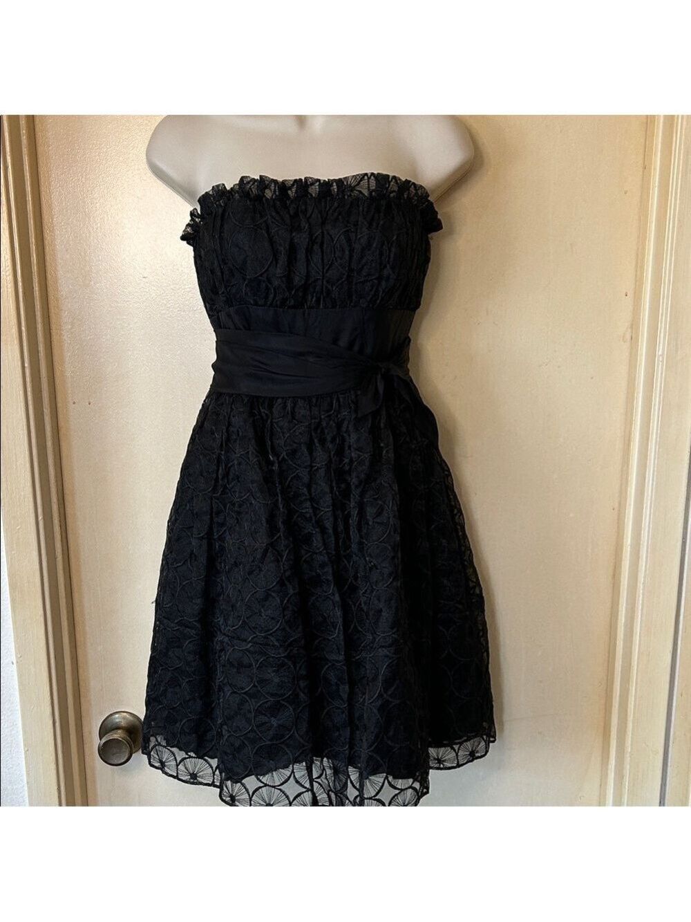 Betsey Johnson Vintage Black Strapless Lace Embroidered Party Dress size 4